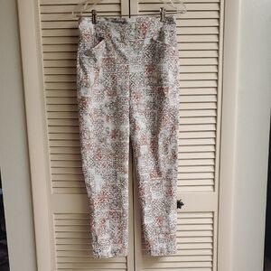 Chico's White Cropped Patterned Pants with Rust & Gray Motif